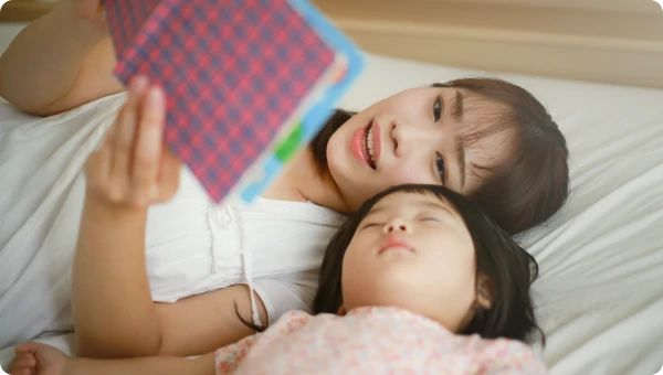 添い寝の様子